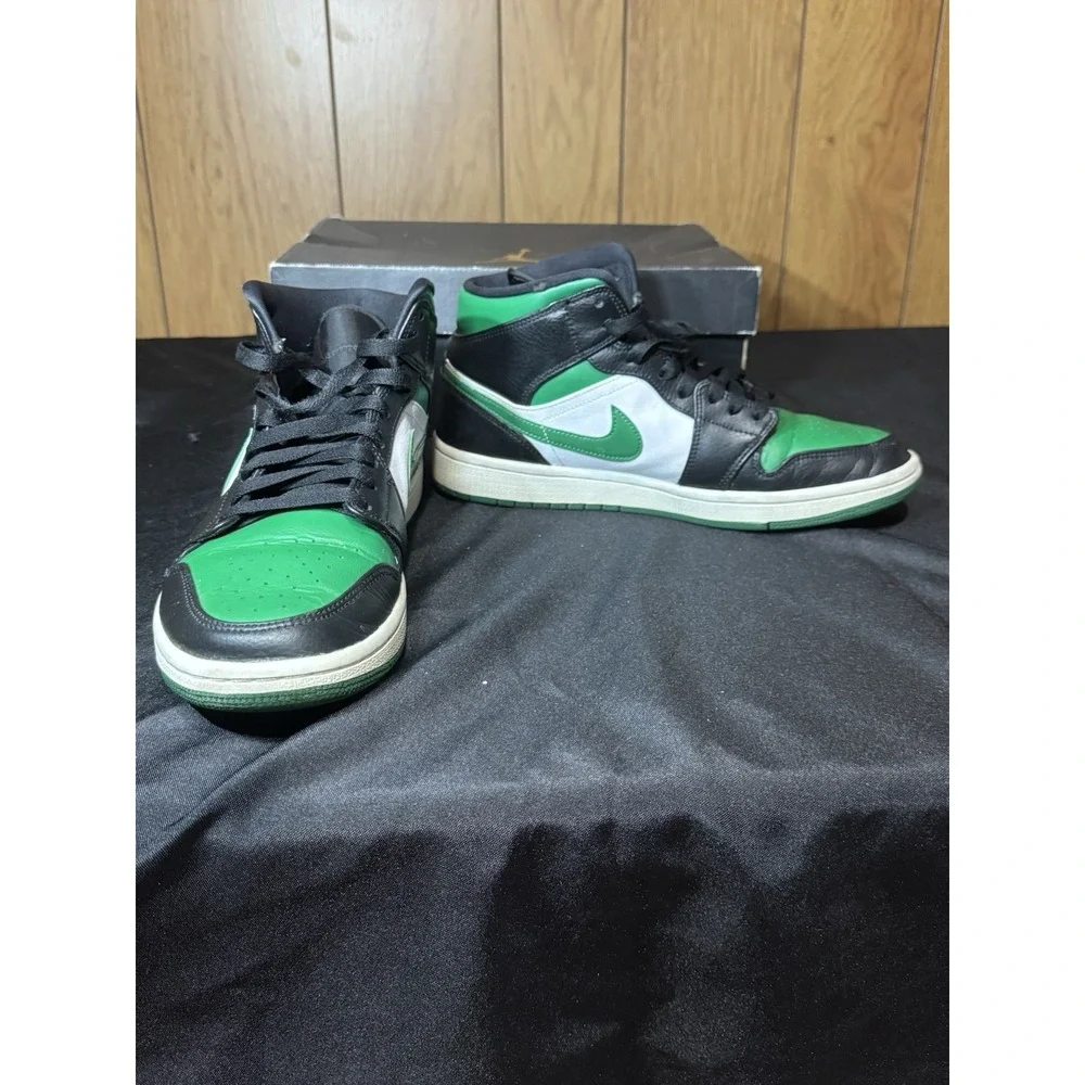 Men's Size 9 Air Jordan 1 Mid With Original Box